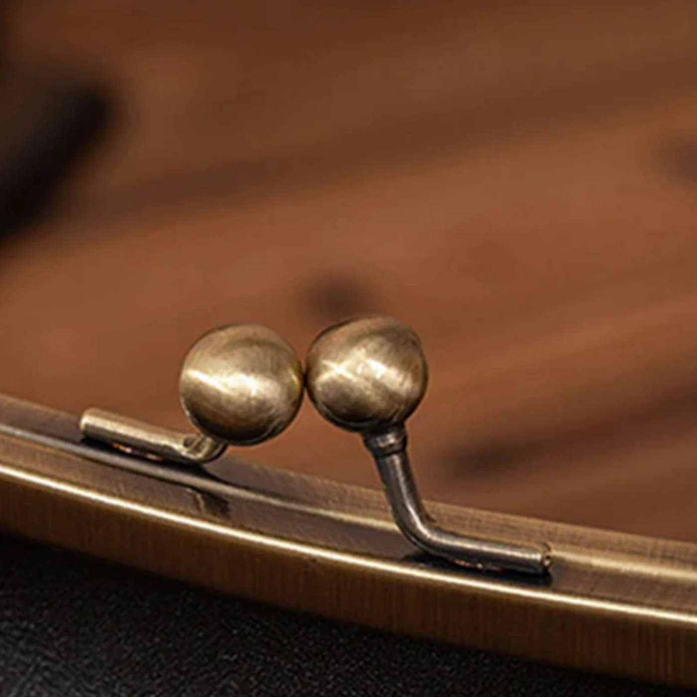 Lucyna – Klasyczne zapięcie – Torba crossbody-10287801336151-Krystyna Skórzane Atelier